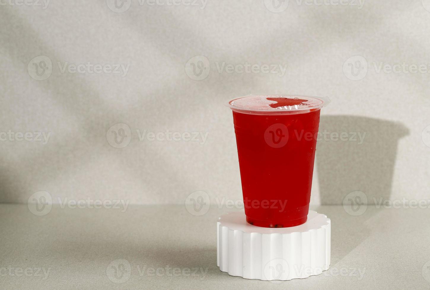 anguria succo su plastica tazza foto