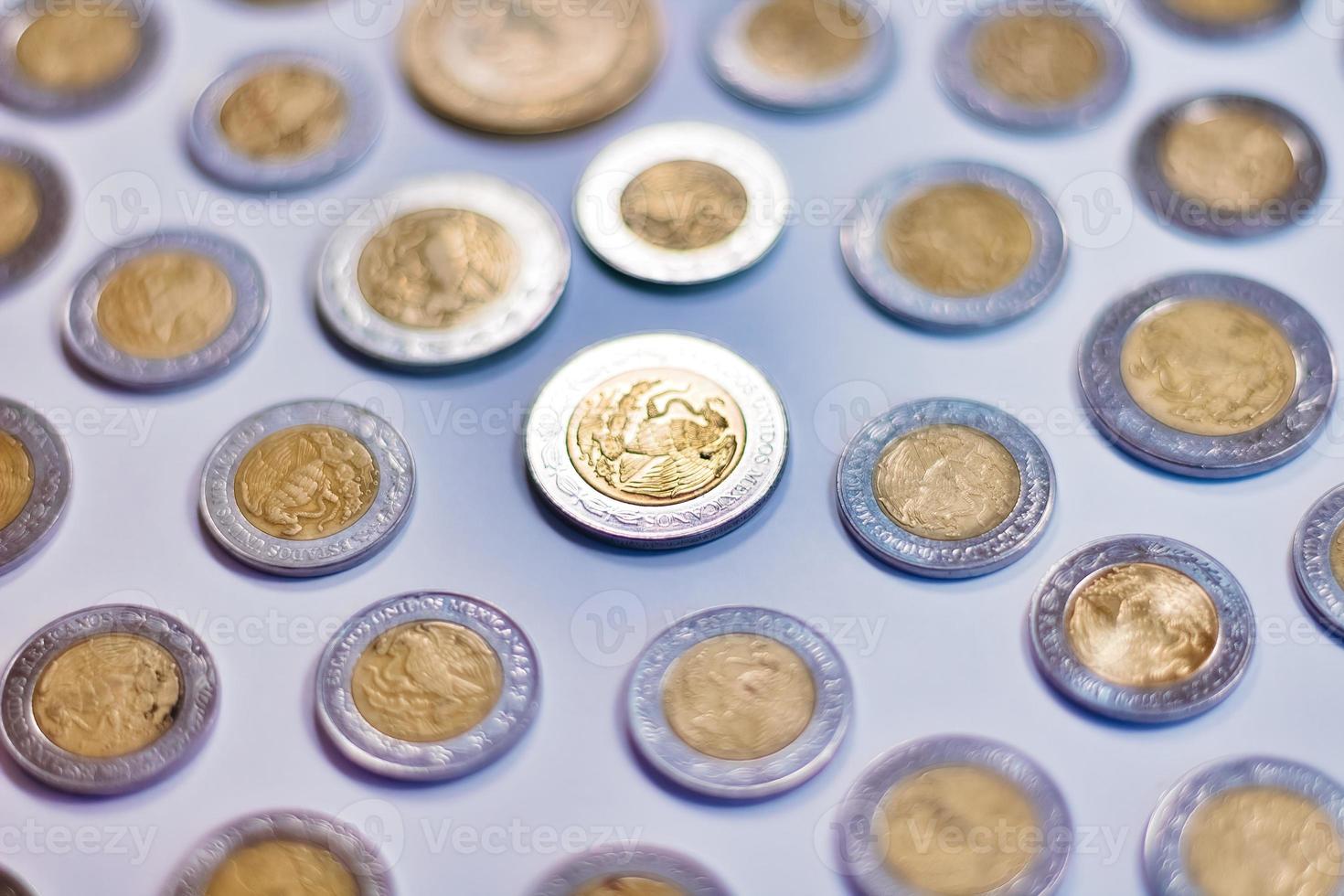 Messico circolante monete collezione isolato su bianca sfondo foto