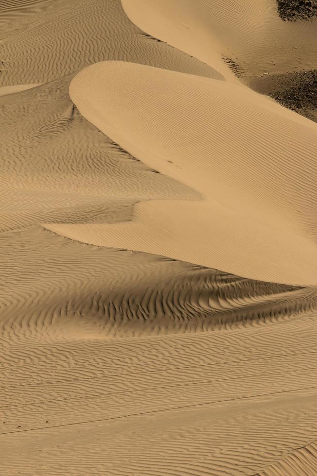 dettaglio astratto di sabbia tra le dune foto
