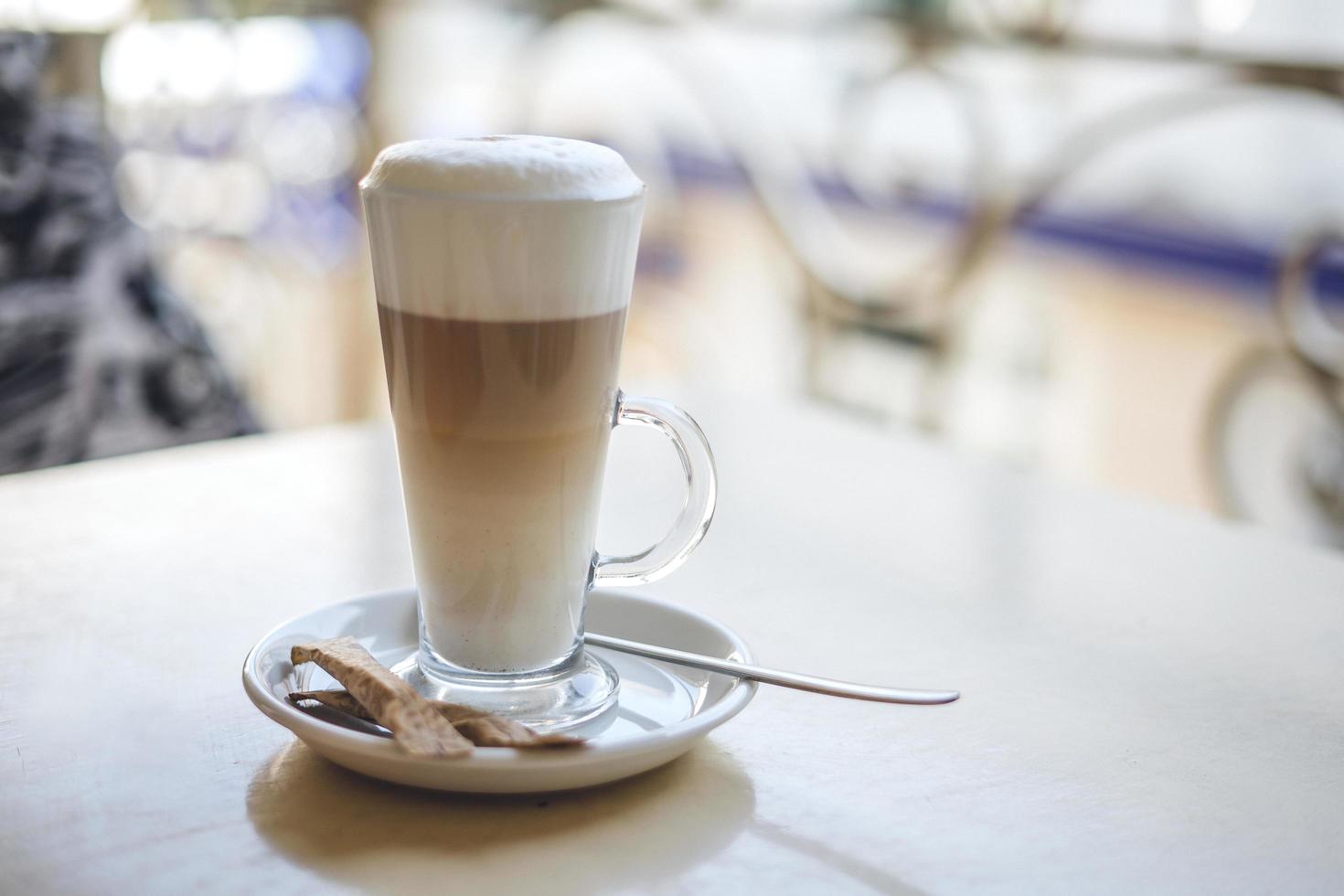 bicchiere di latte caldo foto