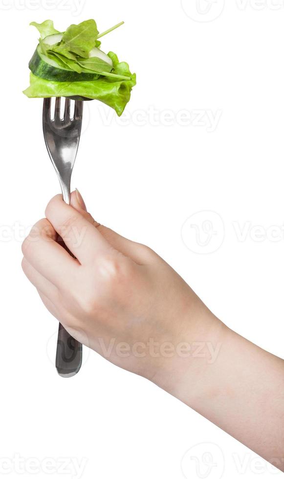 mano Tenere pranzo forchetta con fresco verde insalata foto