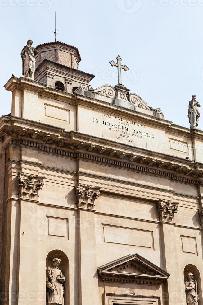 facciata di Chiesa di san daniele martire nel padova foto