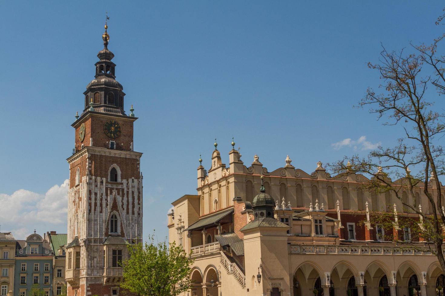 torre del municipio sulla piazza principale di cracovia foto