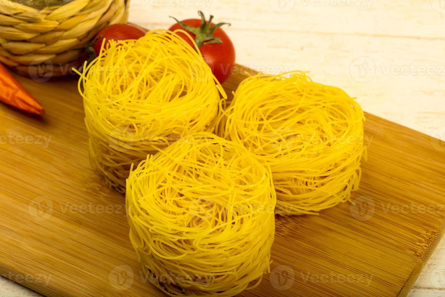 crudo fettuccine pasta foto