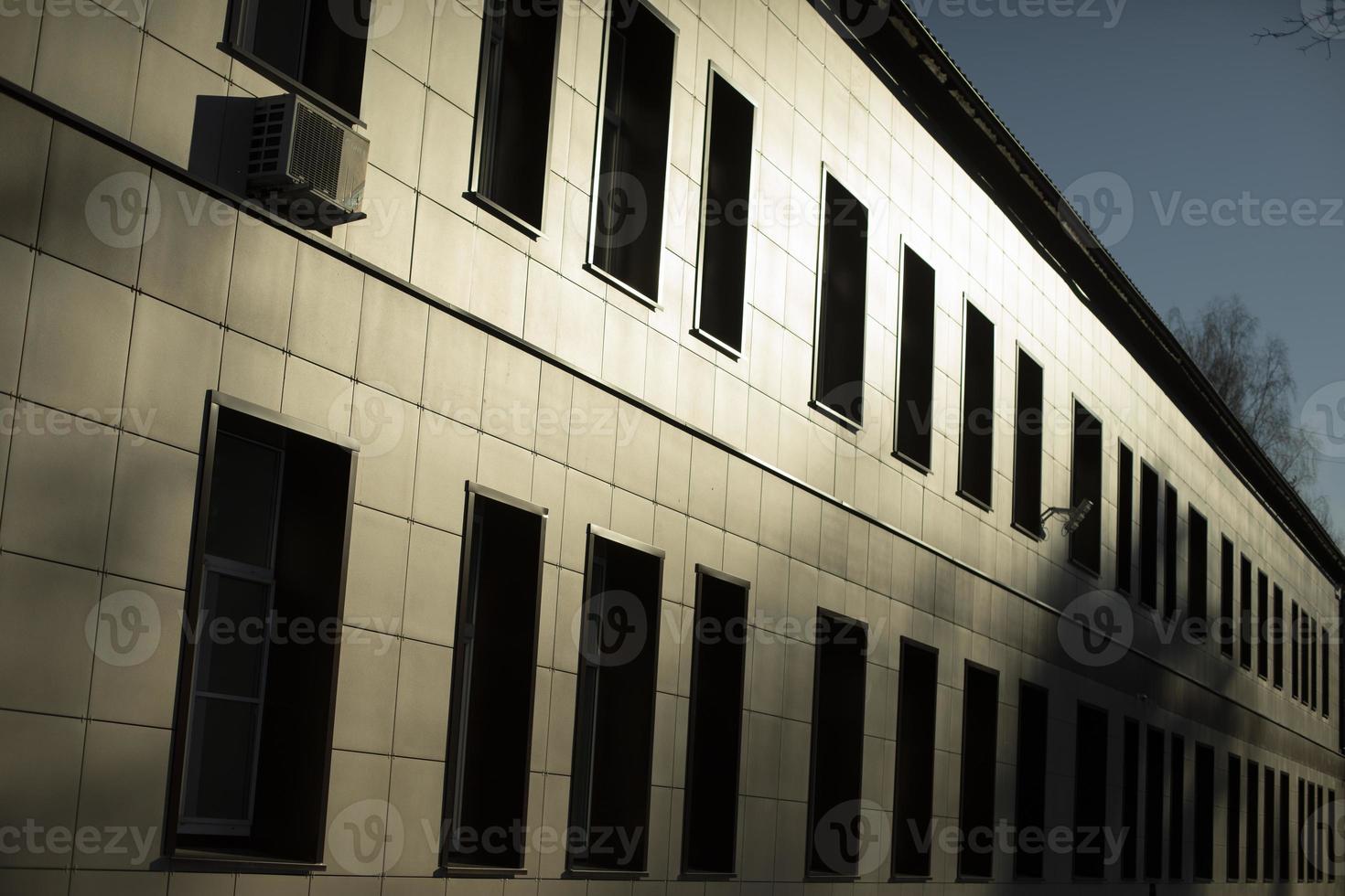 edificio con finestre. città Ospedale. foto