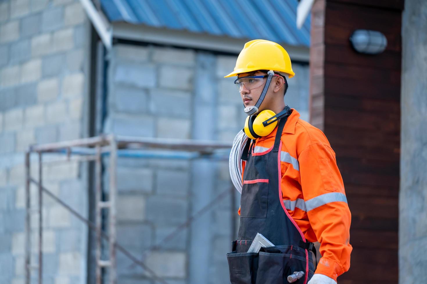 professionista in cantiere foto