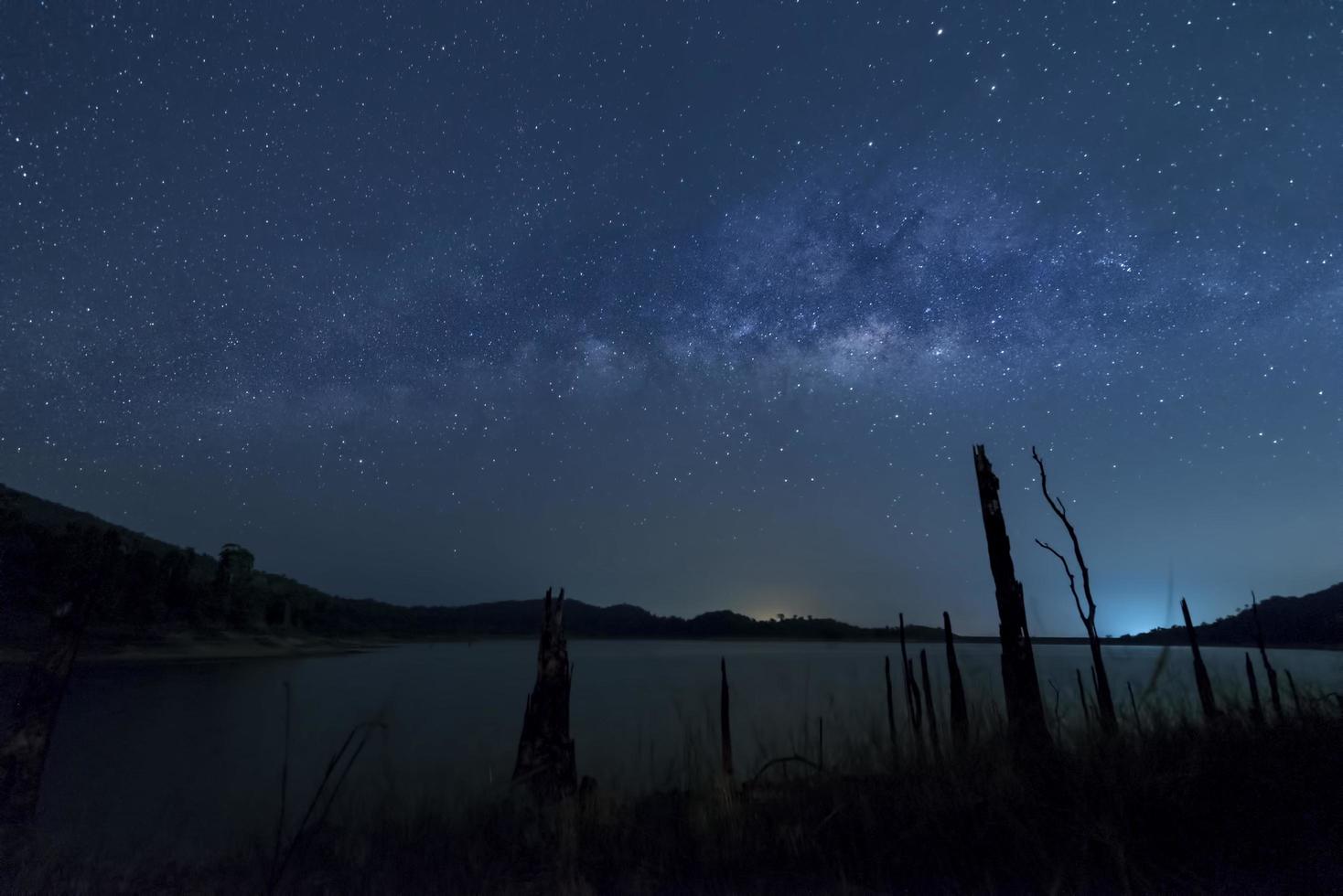 via lattea e crepuscolo blu foto