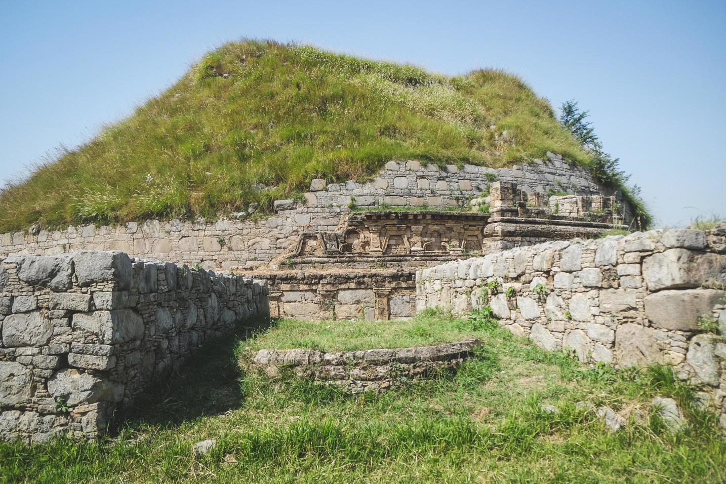 stupa buddista storico di Dharmarajika nel Pakistan foto