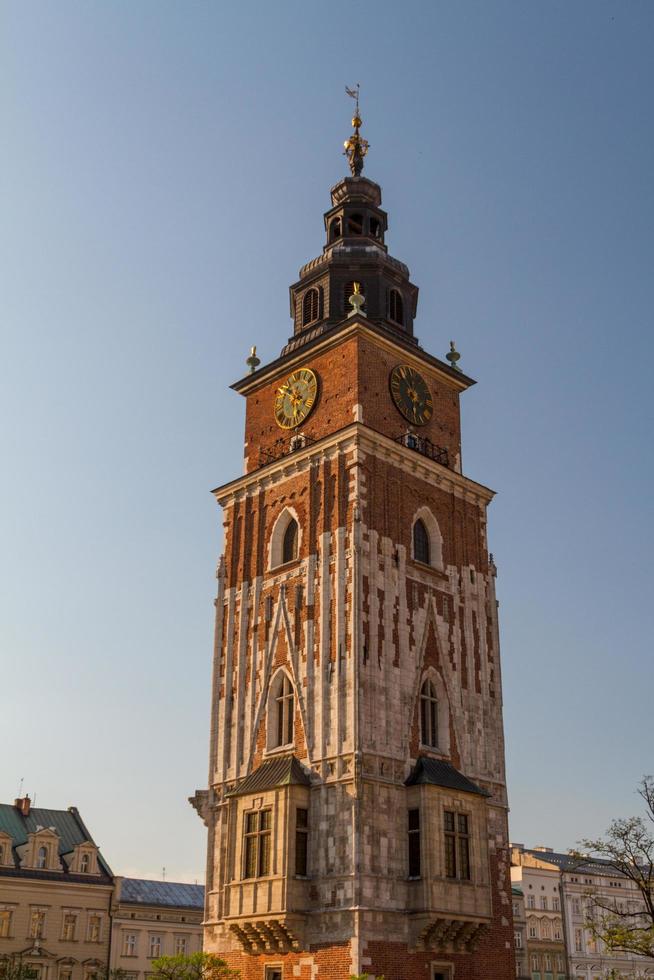 torre del municipio sulla piazza principale di cracovia foto