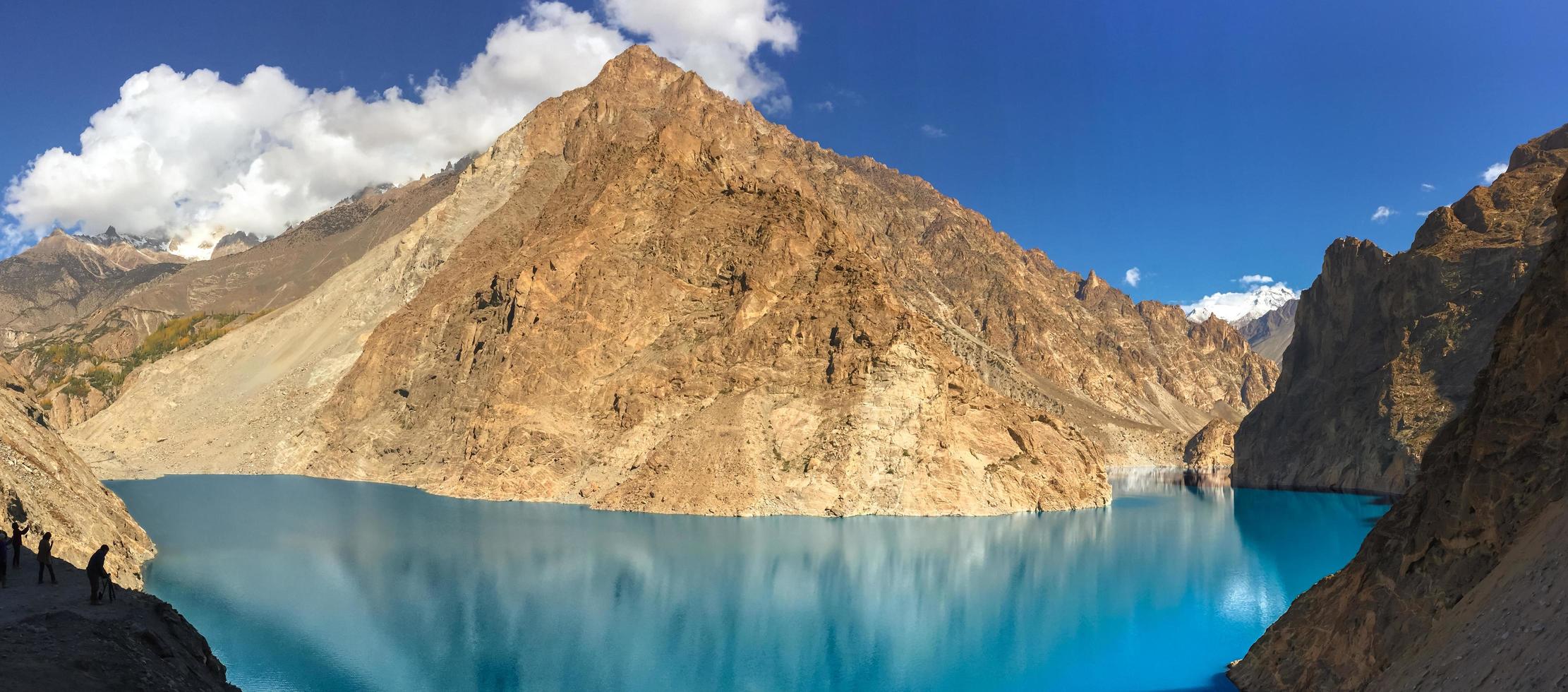 Lago Attabad nella valle di Hunza, in Pakistan foto