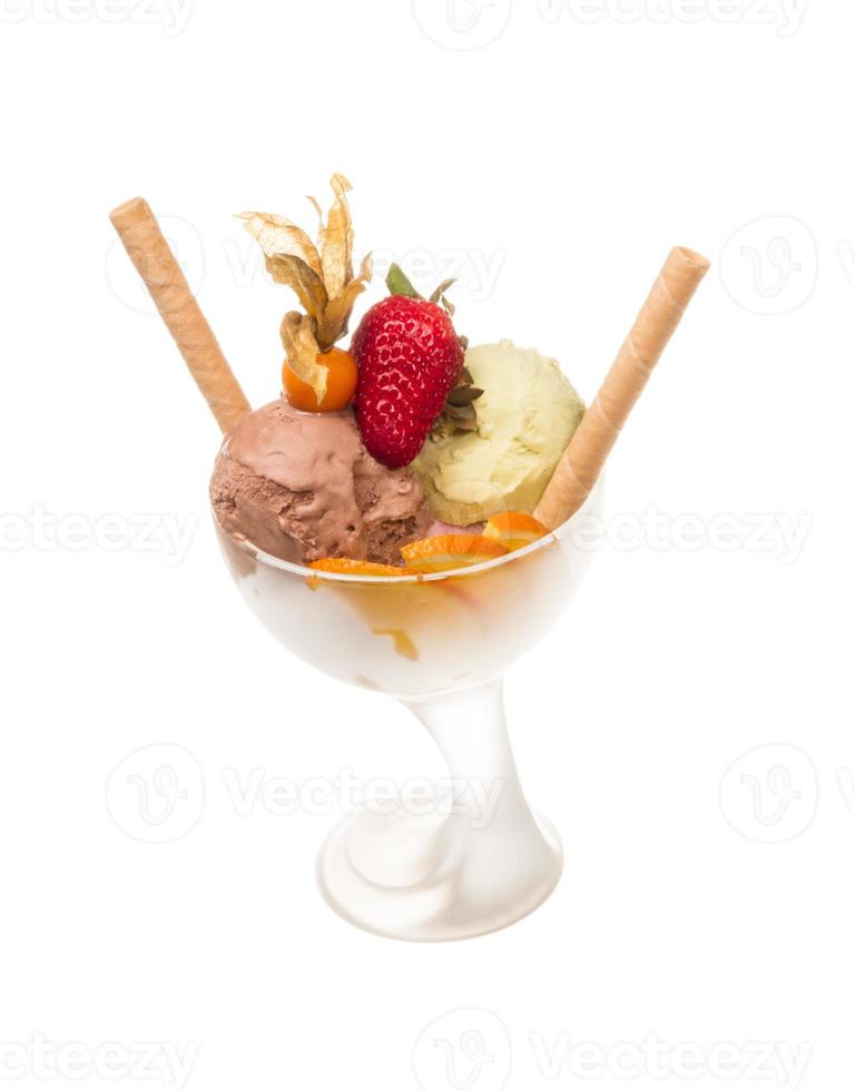 Yogurt e cioccolato ghiaccio crema nel un' ciotola vicino su foto