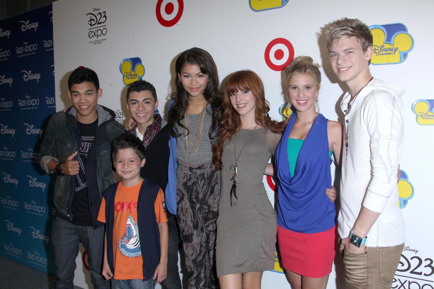 los angeles, ago 21 - roshon fegano, Davis cleveland, Adamo irigoyen, zendaya coleman, bella spina, carolina luce del sole, kenton dovere a il d23 expo 2011 a il anaheim convenzione centro su agosto 21, 2011 nel Anaheim, circa foto