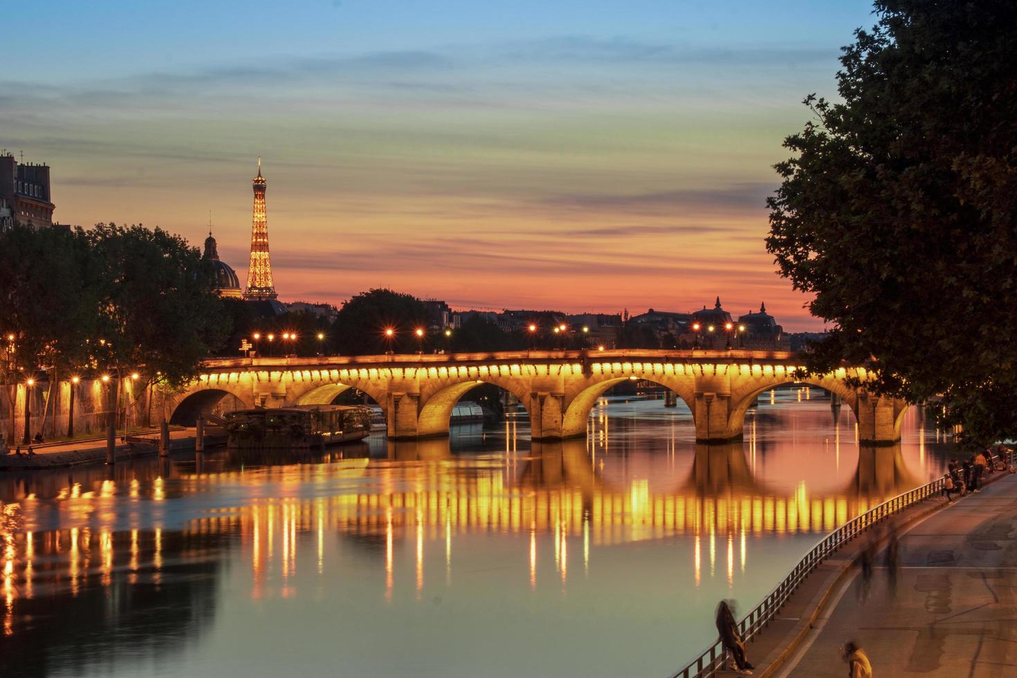 ponte sul fiume a Parigi foto