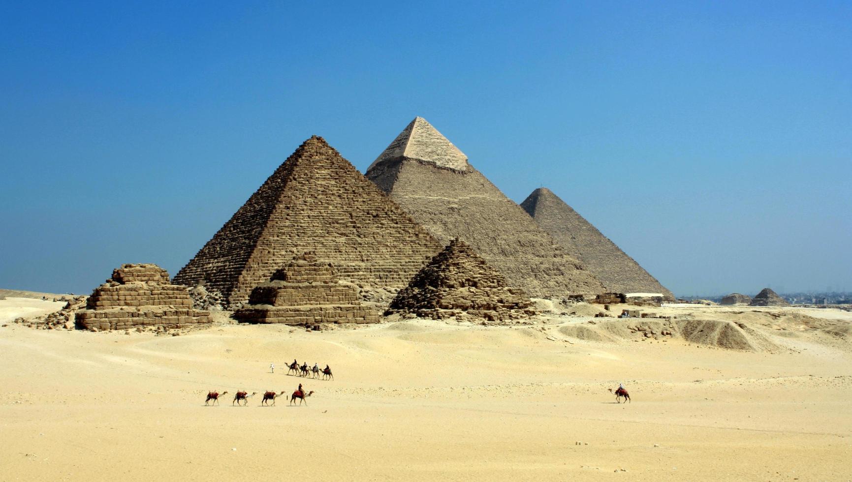 le piramidi di giza foto