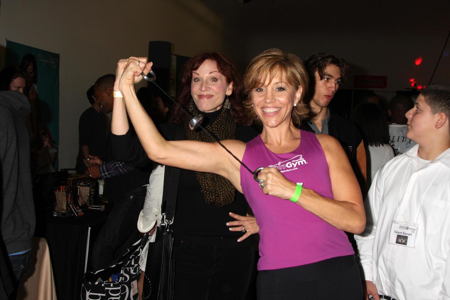 los angeles, 20 novembre - marilu henner, forbes riley alla suite regalo per celebrità connessa che celebra i premi di musica americana 2010 presso gli studi ben kitay il 20 novembre 2010 a los angeles, ca foto