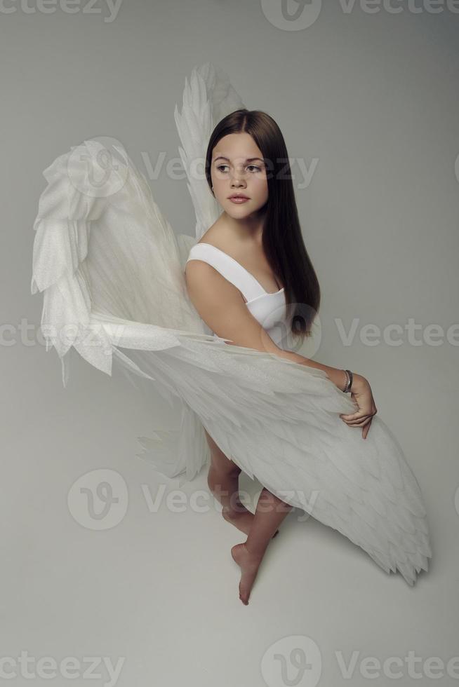 romantico angelo ragazza con bianca Ali superiore Visualizza foto