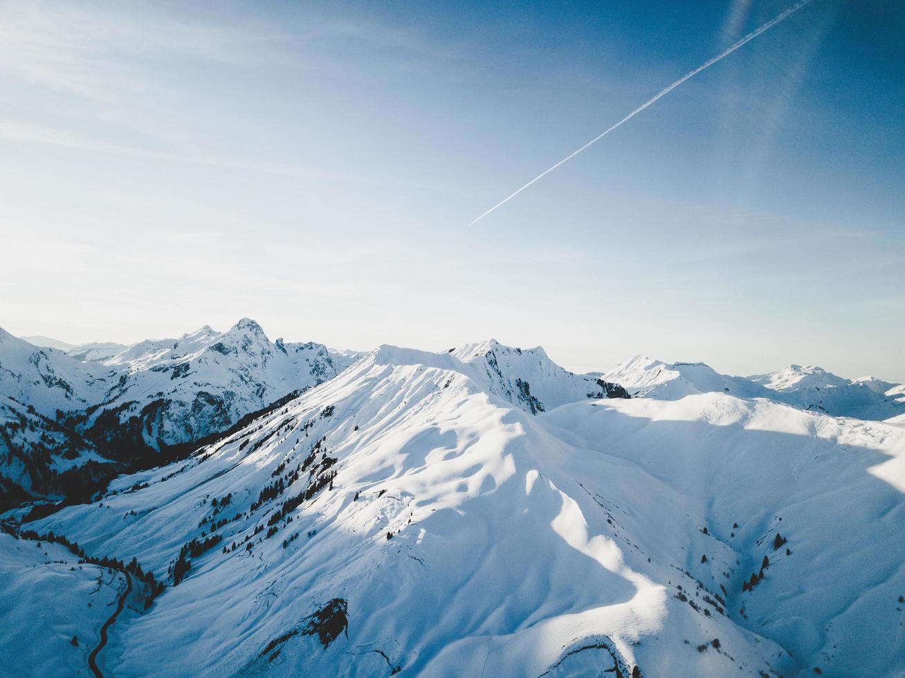 montagna innevata foto