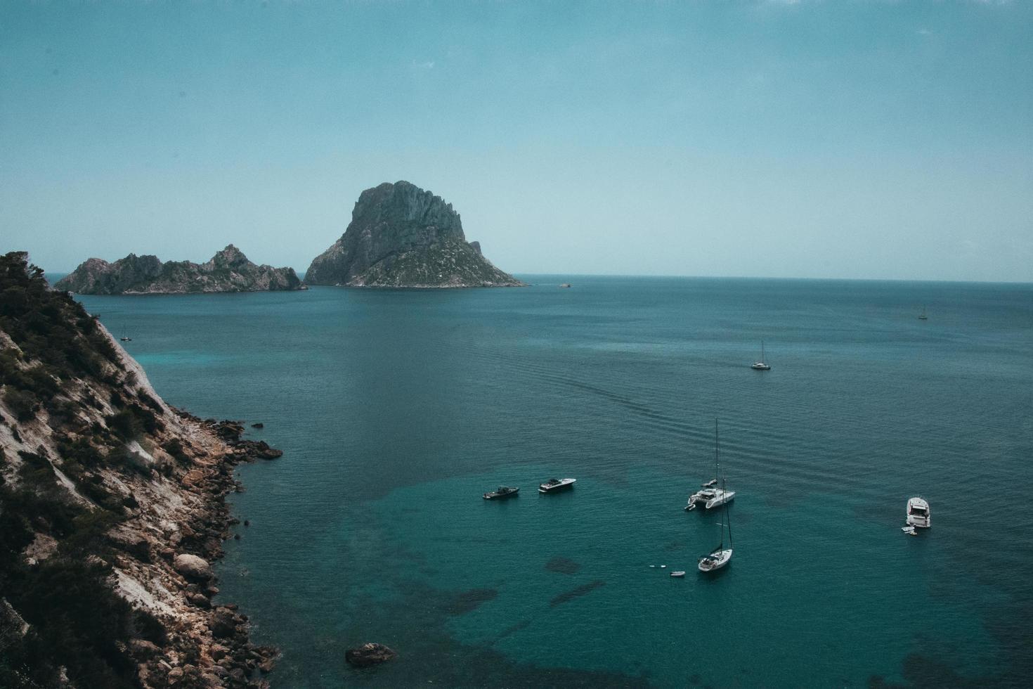 veduta aerea di barche e isole foto