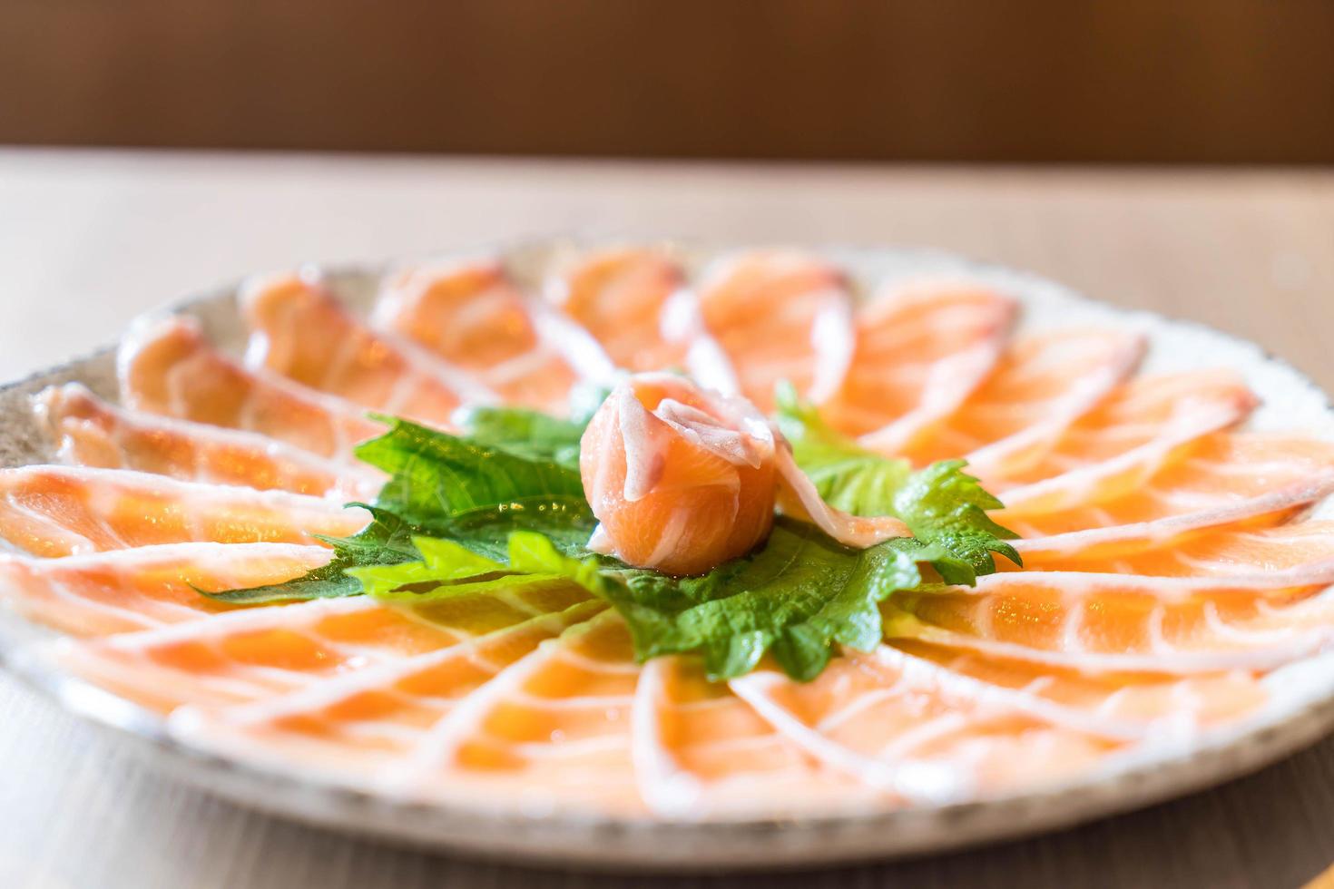 sashimi di salmone affettato foto