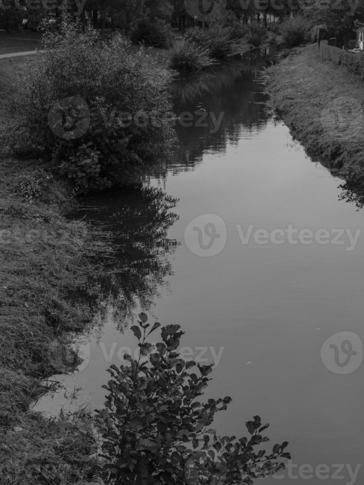 il città di coesfeld a il fiume berkel nel Germania foto