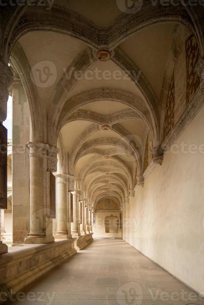 interno di un' tenuta, o messicano Casa nel latino America, Ingresso di leggero per contrasto con il spazio, leggero e ombra foto