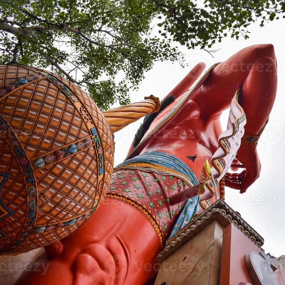 grande statua di signore hanuman vicino il delhi la metropolitana ponte situato vicino carlo bagh, delhi, India, signore hanuman grande statua toccante cielo foto