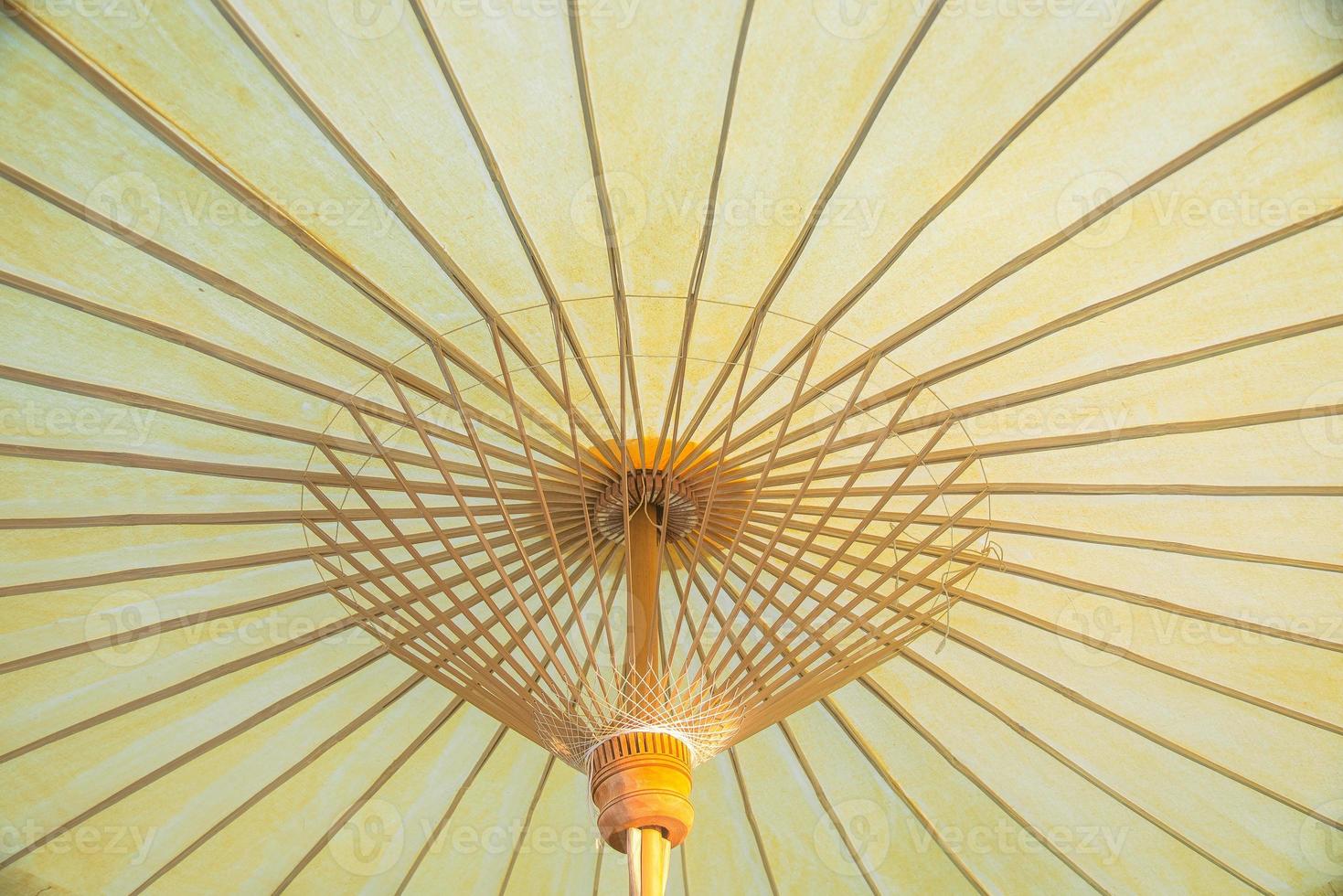 di legno telaio fatto a mano ombrello con gelso carta 12427985 Stock Photo  su Vecteezy