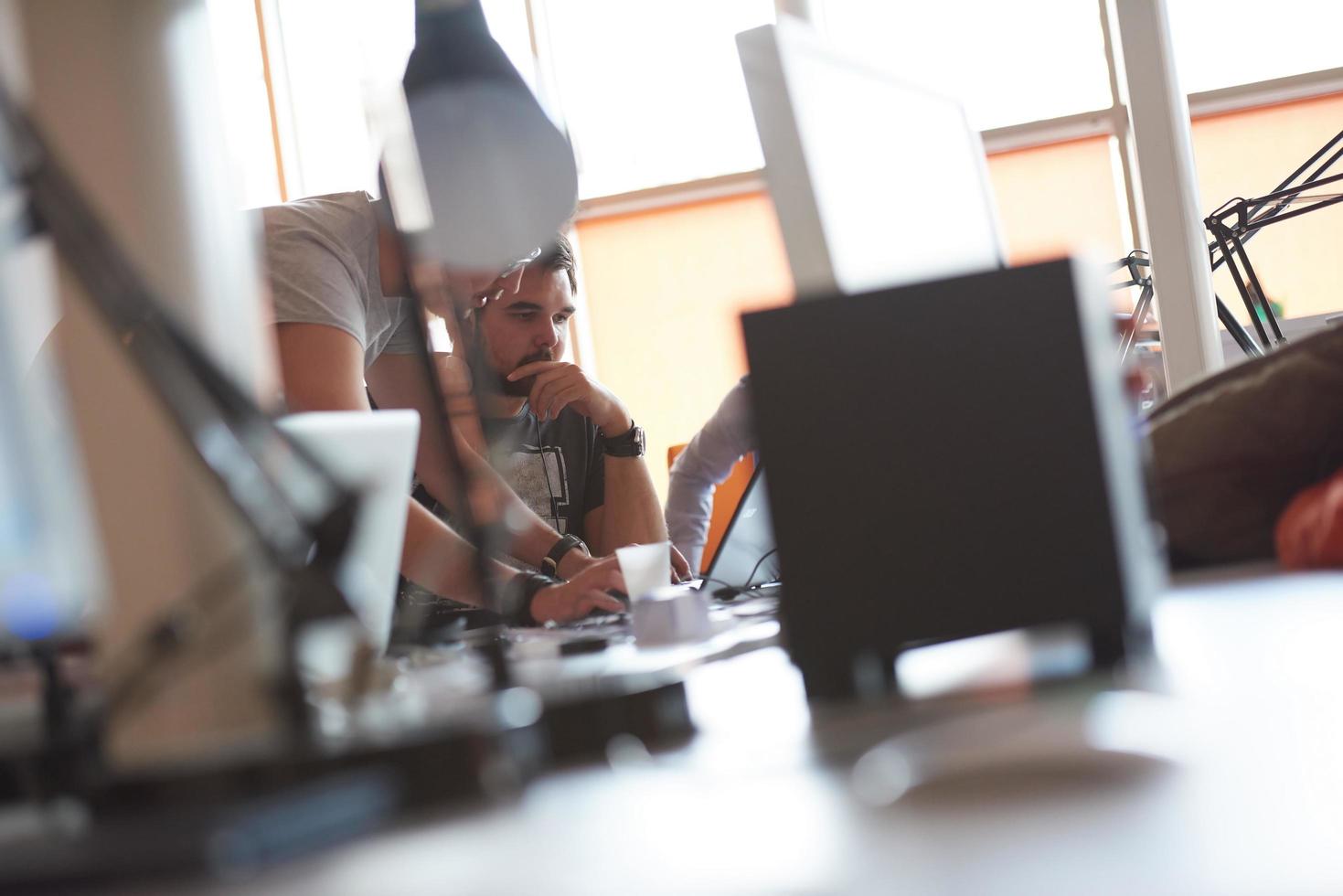 avviare attività commerciale persone gruppo a ufficio foto