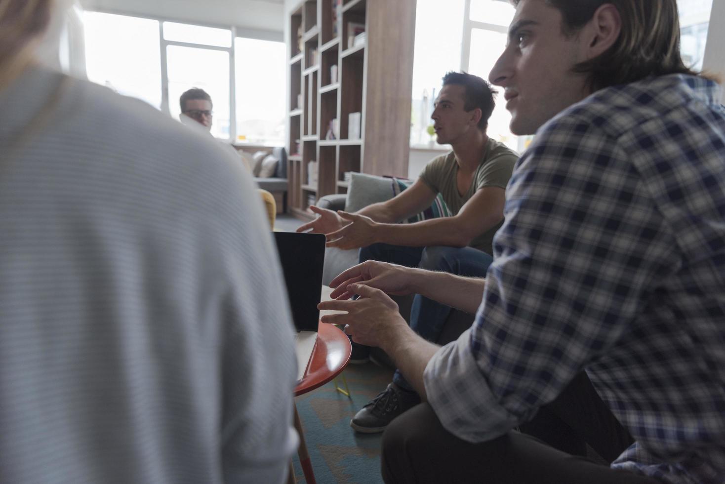 squadra incontro e di brainstorming foto