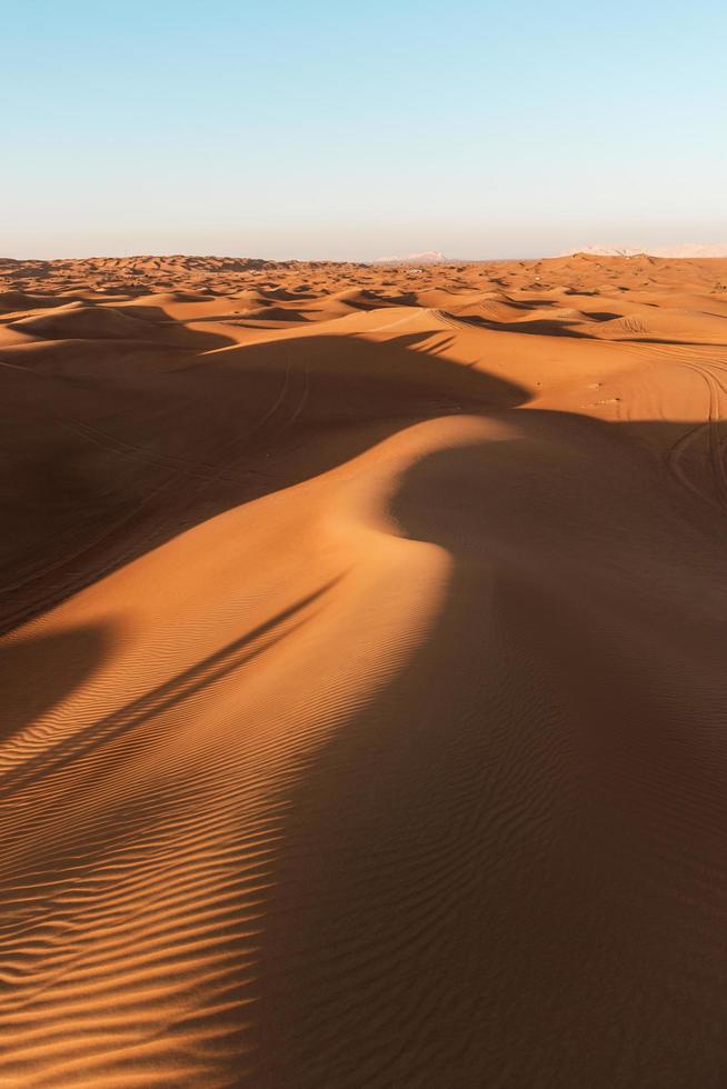 dune di sabbia durante il giorno foto