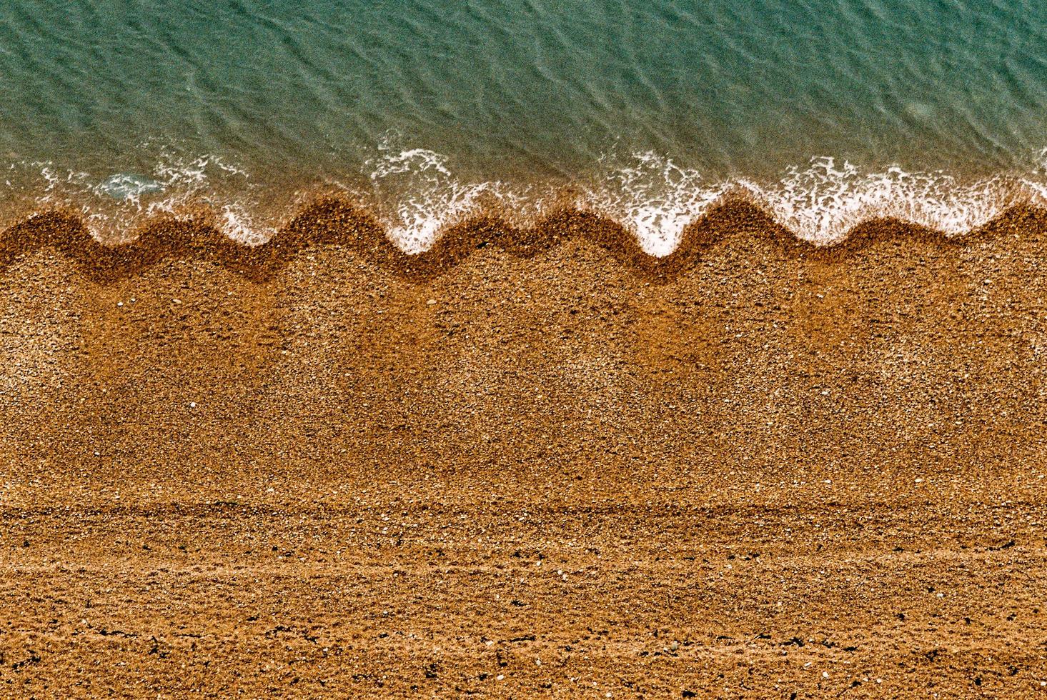 onde dell'oceano in riva al mare foto