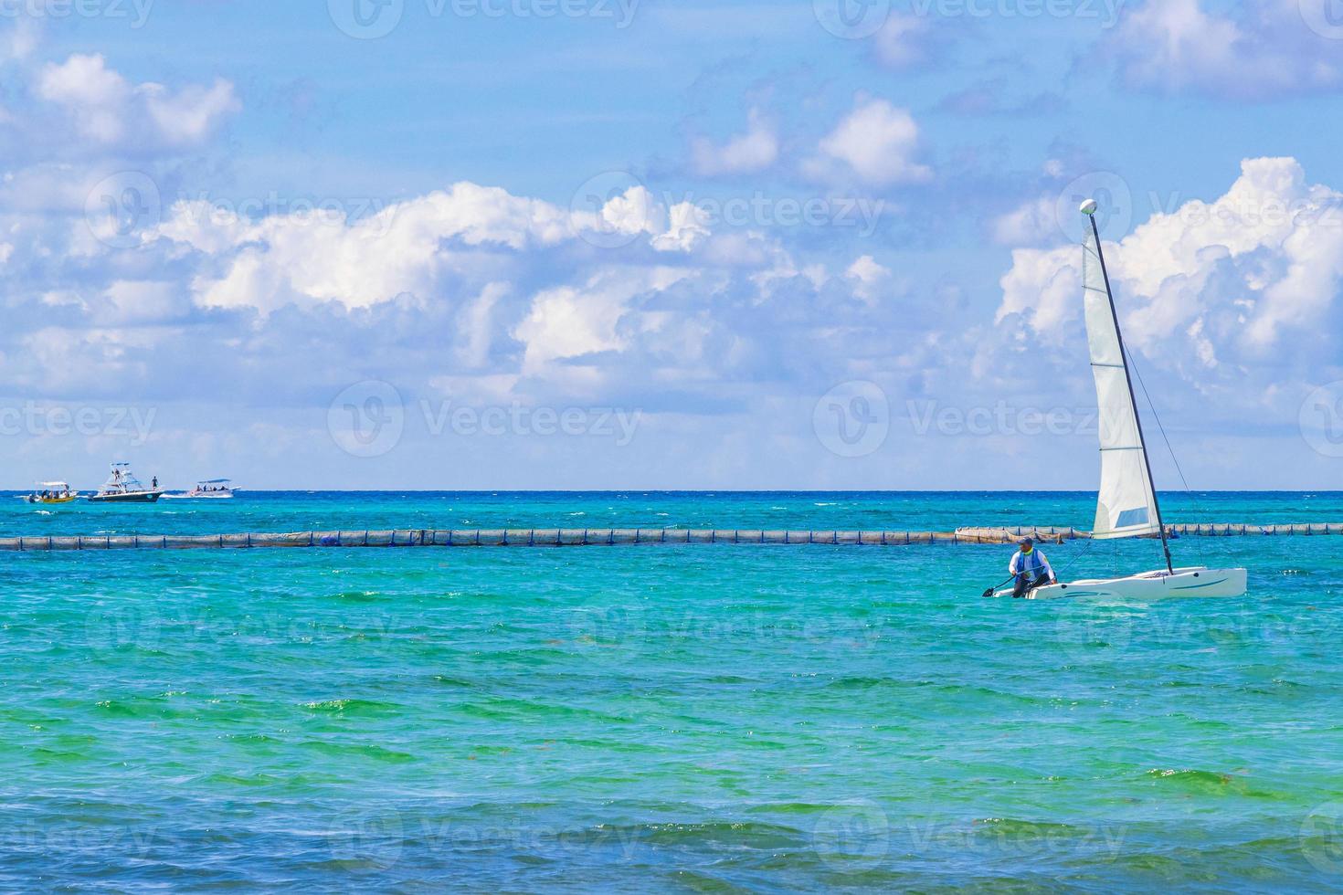 andare in barca Barche yachts nave molo playa del Carmen spiaggia Messico. foto