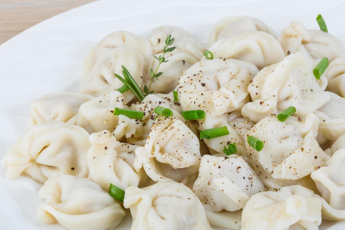 gnocchi russi sul piatto foto