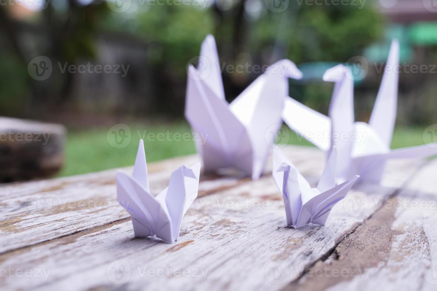 il origami uccello è creduto per essere un' sacro uccello e un' simbolo di longevità, speranza, bene fortuna e pace. foto