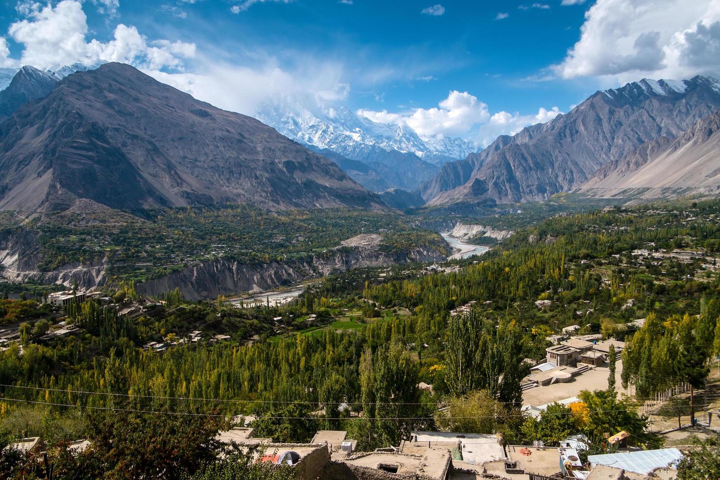 veduta aerea del paesaggio della valle di hunza nagar foto