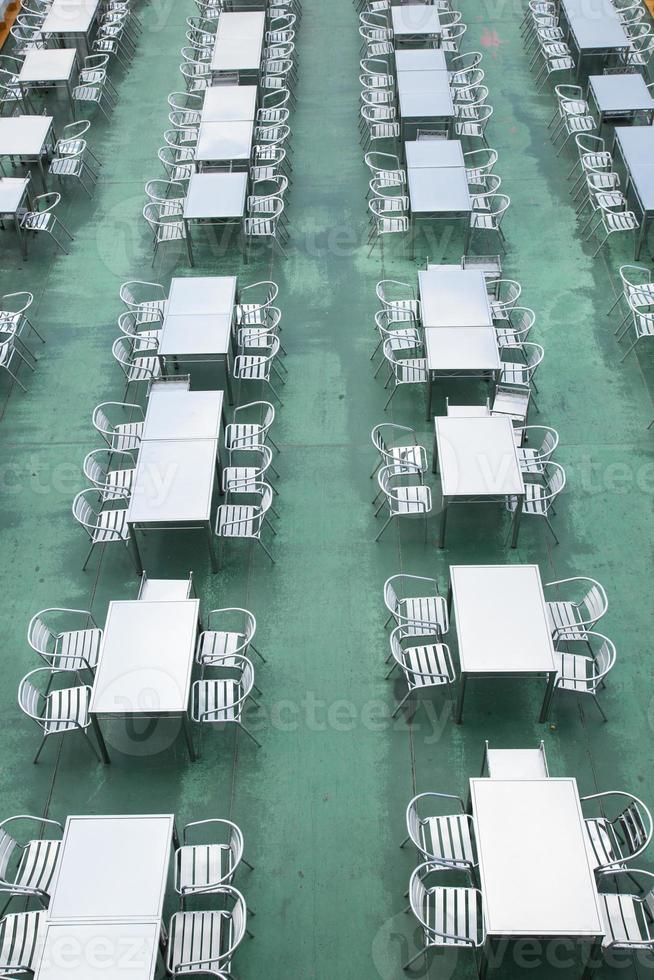 tavolo e sedia in barca foto