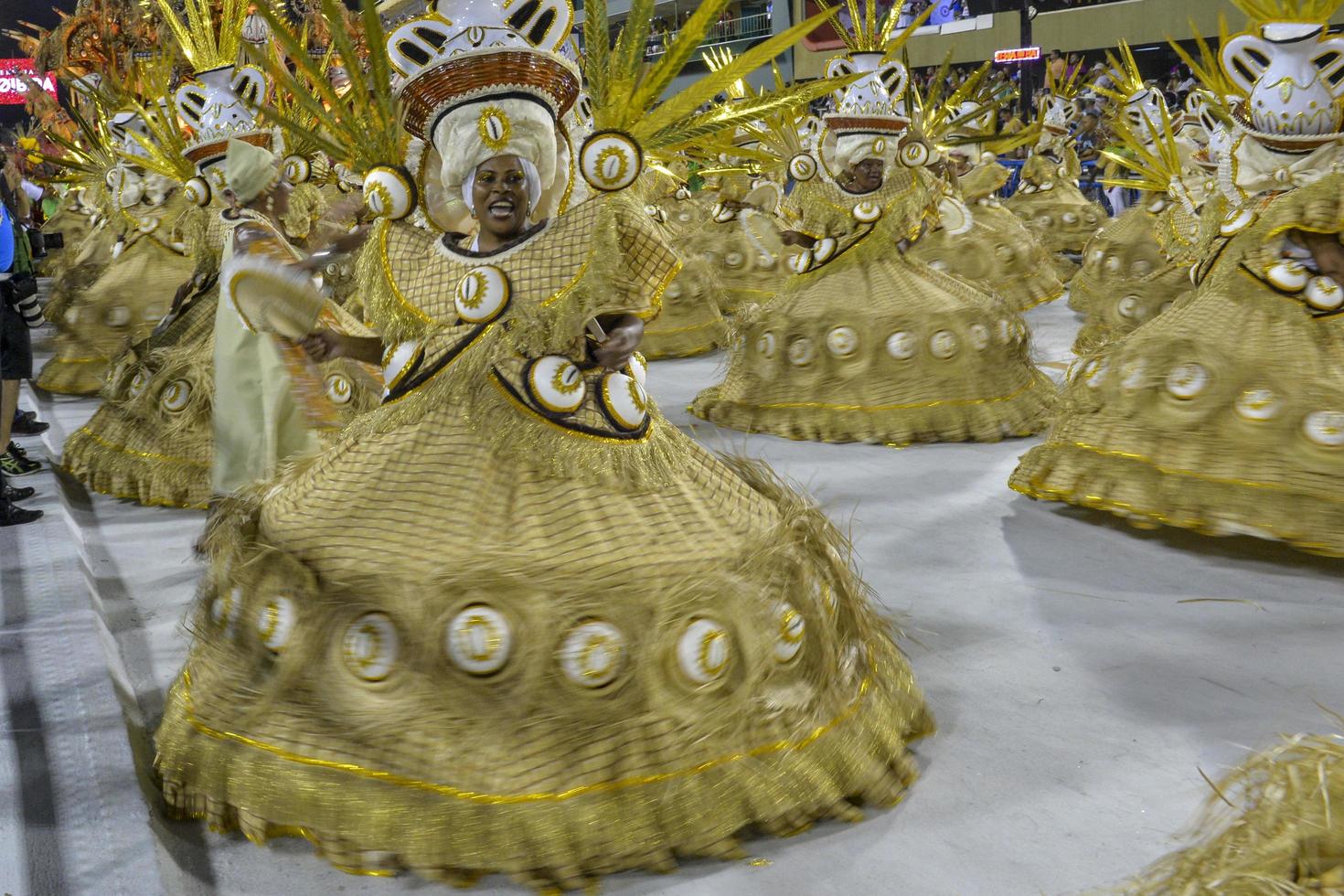 rio de janeiro, rj brasile - febbraio 09, 2018 - samba scuola parata nel sambodromo. imperio da tijuca durante Festival a marche de sapucai strada foto
