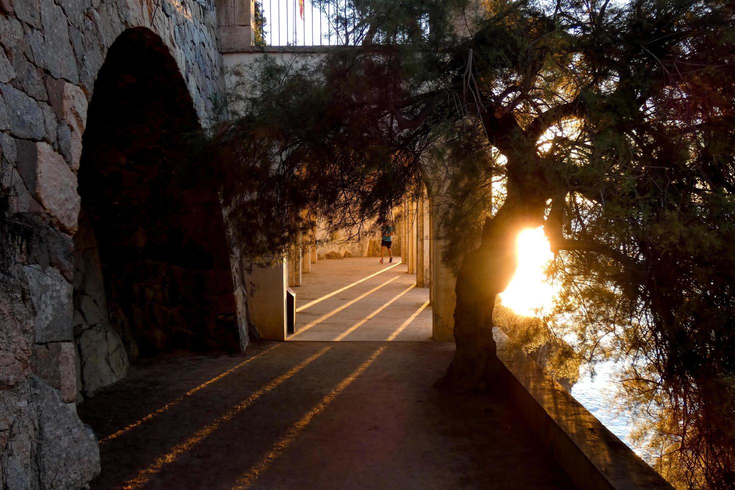 costiero sentiero su il catalano costa brava nel il cittadina di s'agaro foto