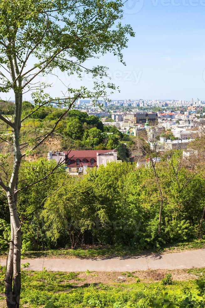 castello collina e podil quartiere nel kiev città foto