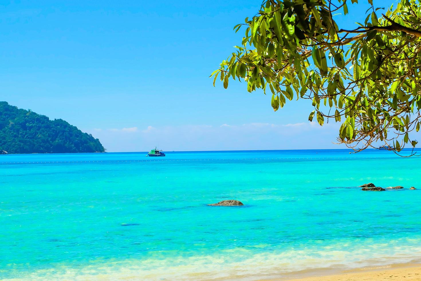 bellissimo tropicale spiagge con oceano acque mare.surin isole nazionale parco. Tailandia foto