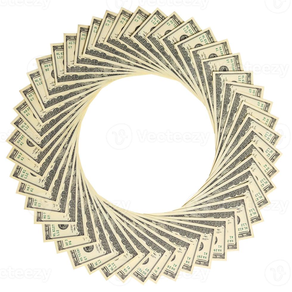 denaro contante cerchio fatto di centinaio dollaro banconote isolato su bianca sfondo per denaro contante ciclo continuo simbolo foto