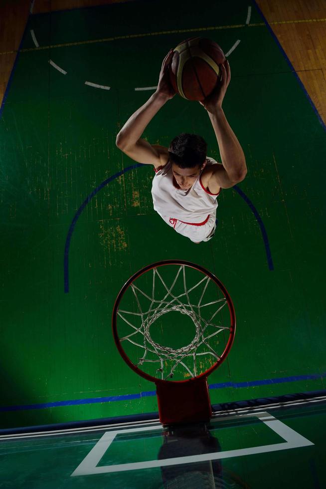 giocatore di basket in azione foto