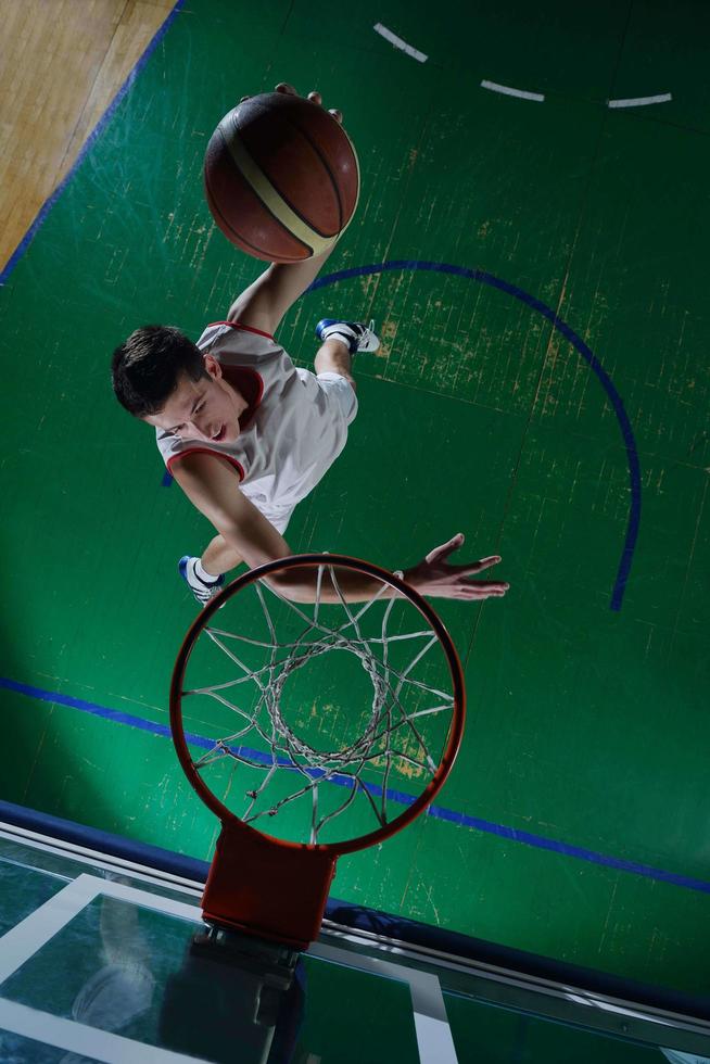 giocatore di basket in azione foto