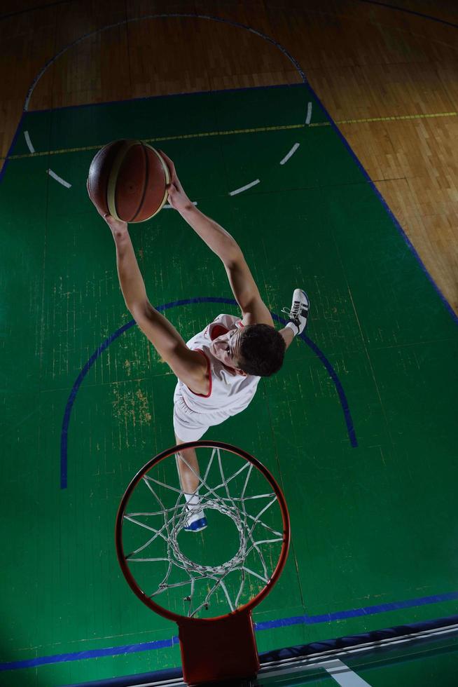 giocatore di basket in azione foto