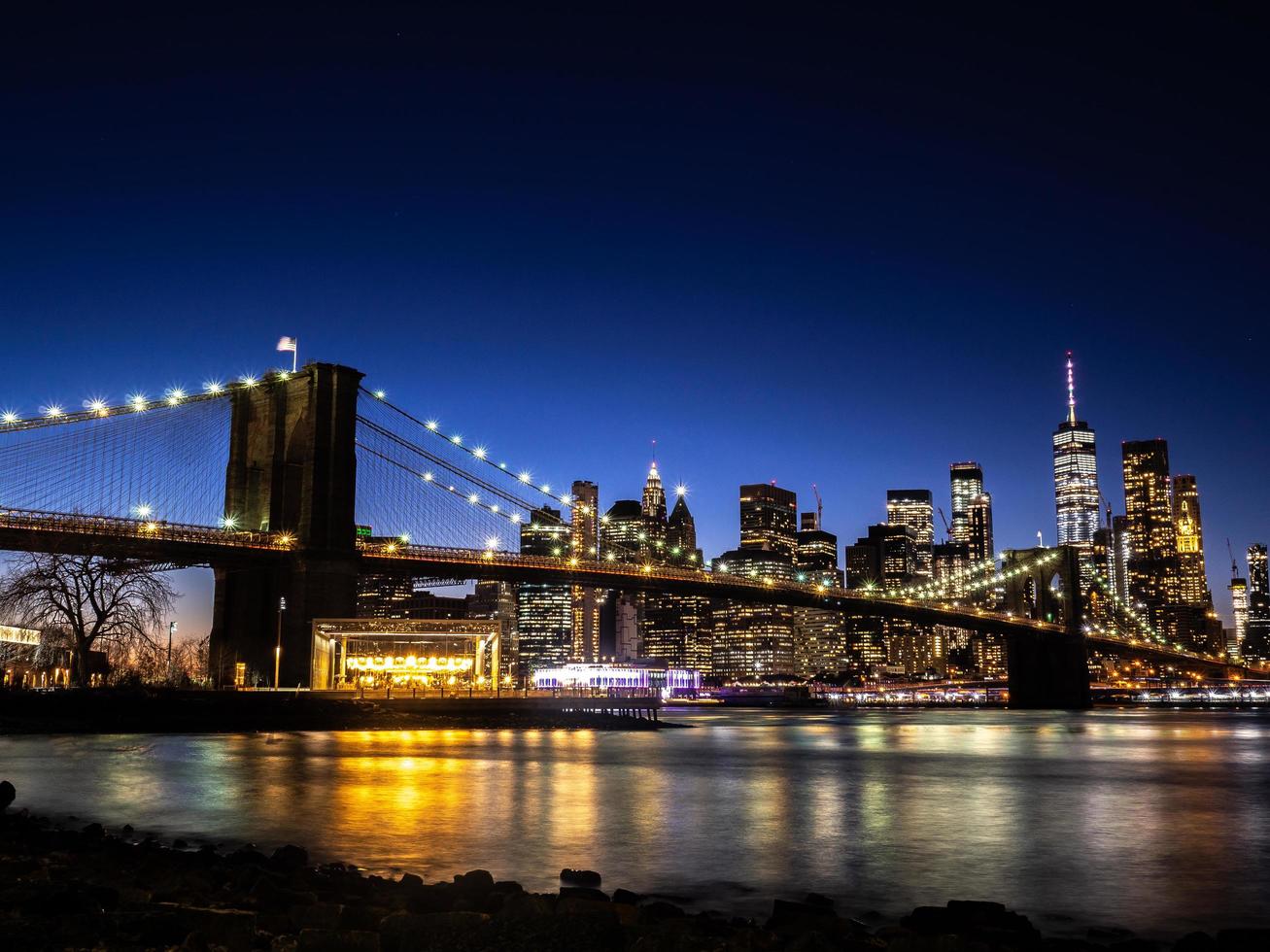 ponte di brooklyn sull'East River foto