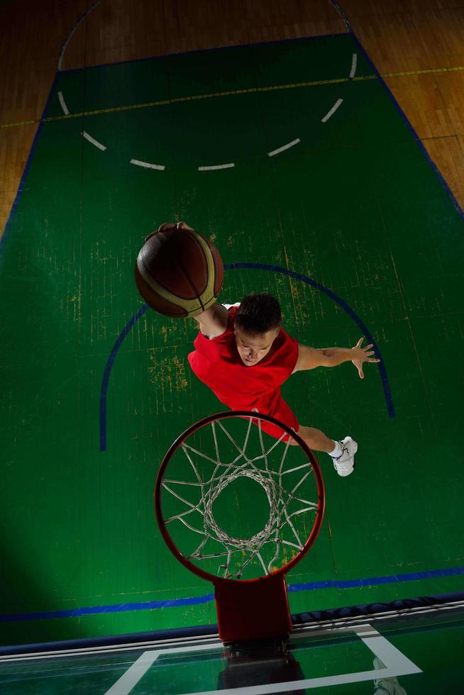 giocatore di basket in azione foto