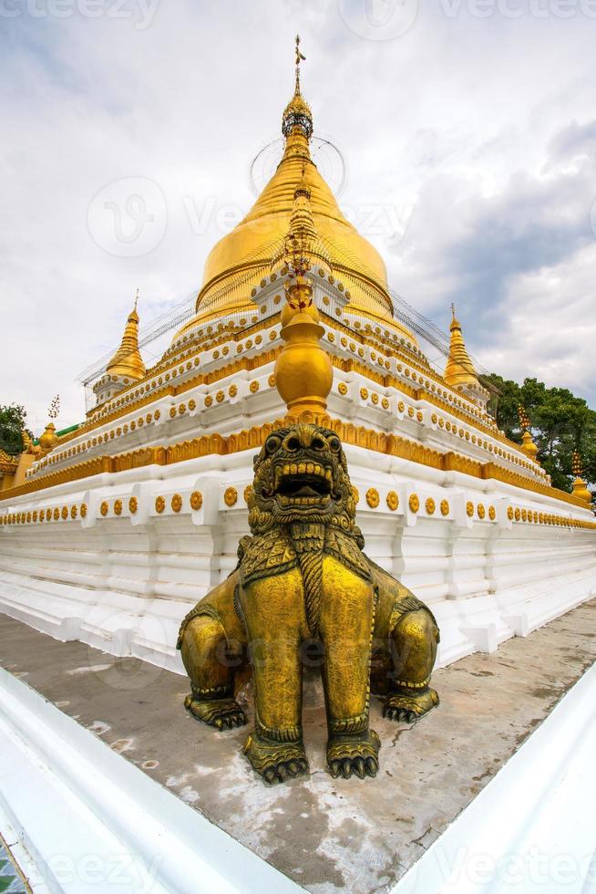 maha aungmye bonzan monastero, comunemente conosciuto come il me nu mattone monastero, un' storico buddista monastero nel inwa, mandalay regione, Myanmar foto