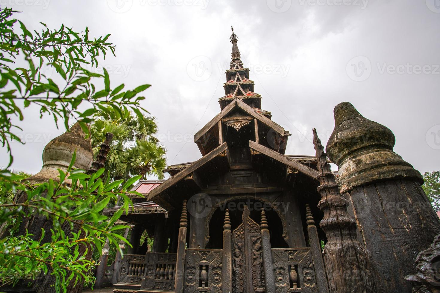 bagaia monastero, anche conosciuto come maha waiyan bonta bagaia monastero, un' buddista monastero costruito su il sud-ovest di inwa palazzo dedito per stinco Dhammabhinanda, inwa, mandalay regione, Myanmar foto