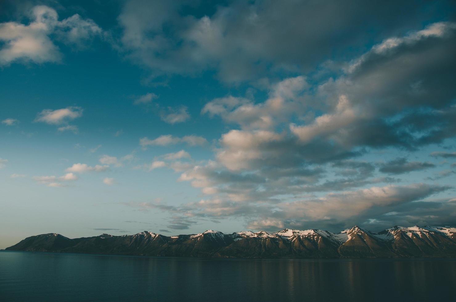 paesaggio delle montagne di Dalvik foto