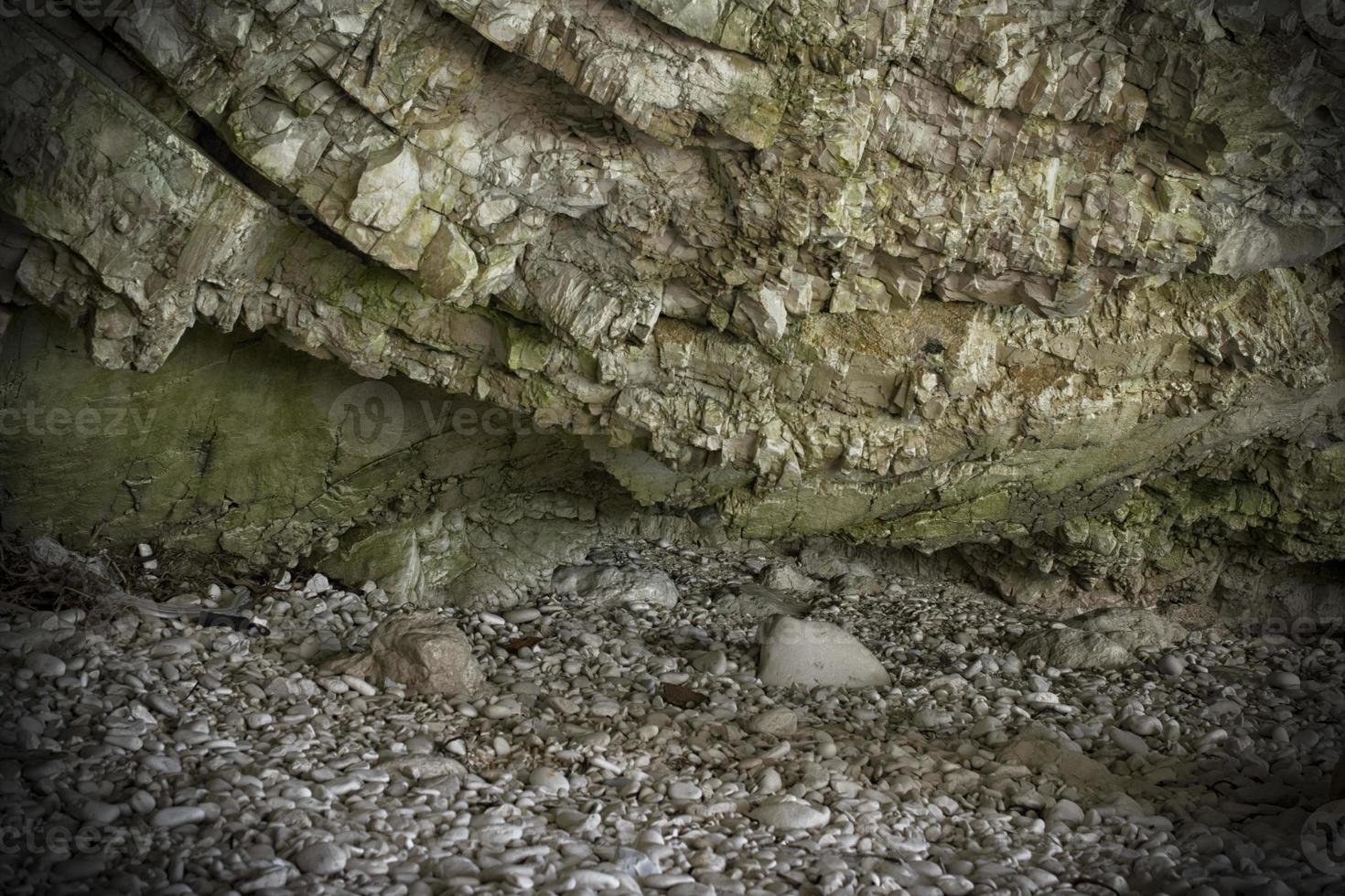 un' avvicinamento Guarda a il pietre dentro il myrtos grotta a Cefalonia foto